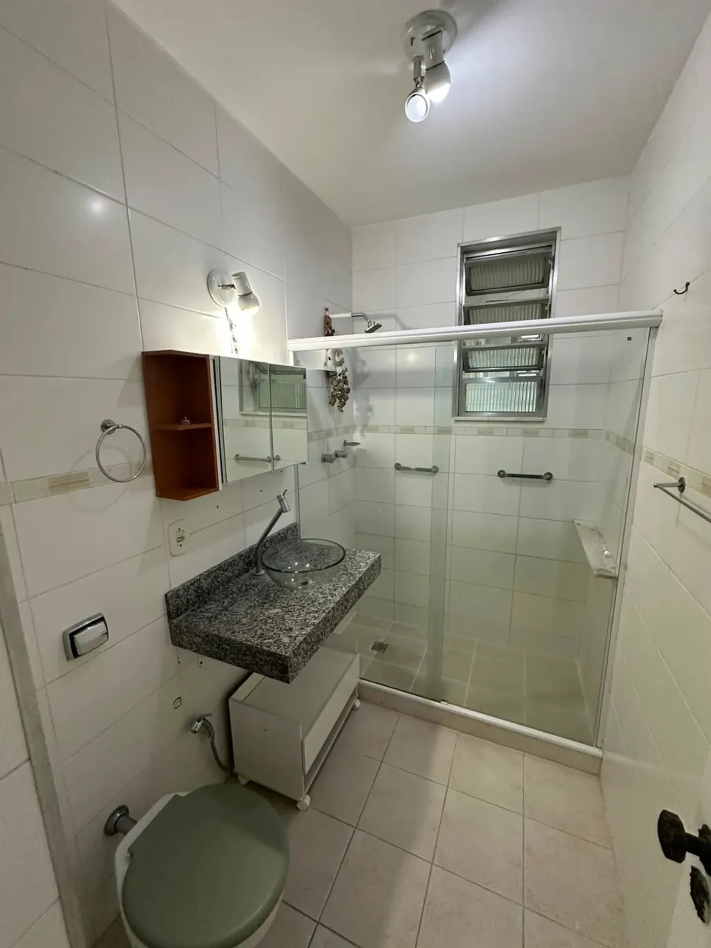 Apartment with 2 bedrooms, 2 bathrooms and balcony — photo 28