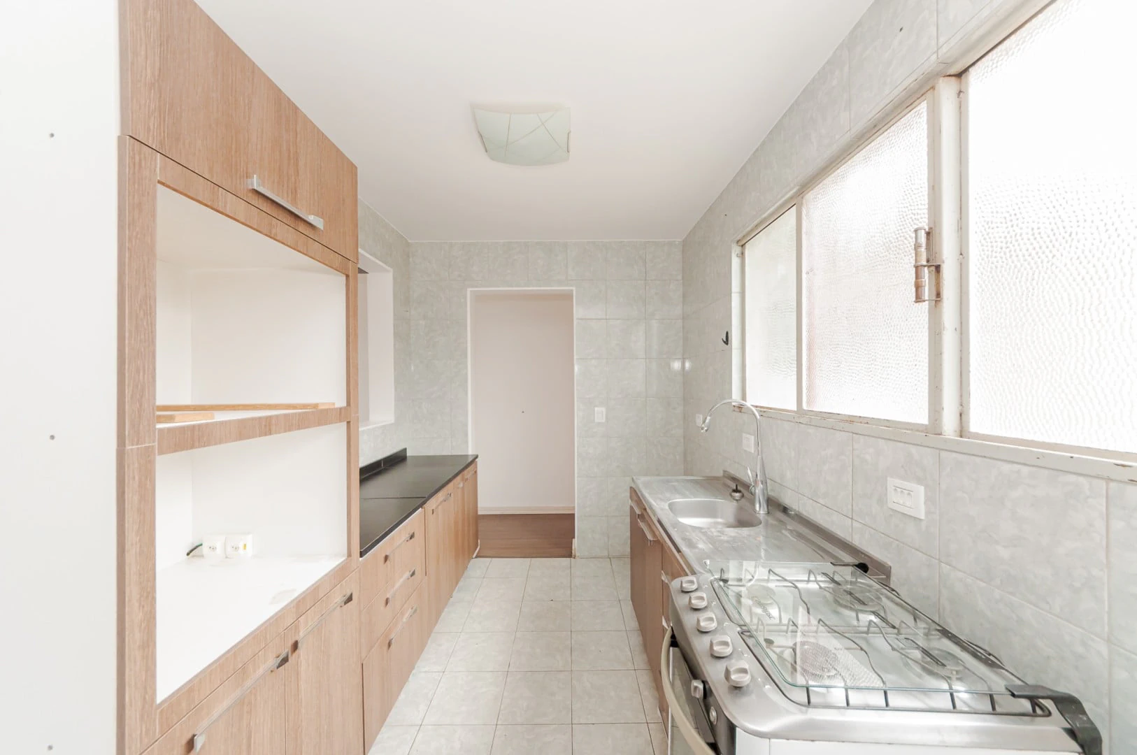 3-bedroom apartment with wood or laminate floors in Curitiba — photo 21