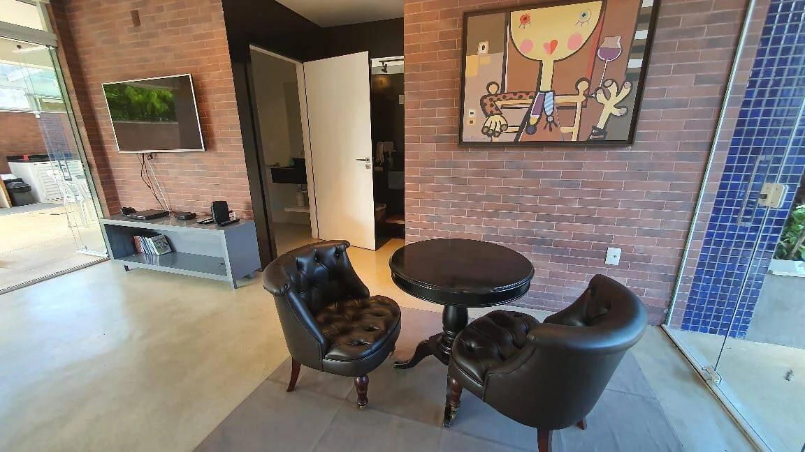 Floor-to-ceiling windows in a 2-bedroom apartment, 67 m² — photo 5