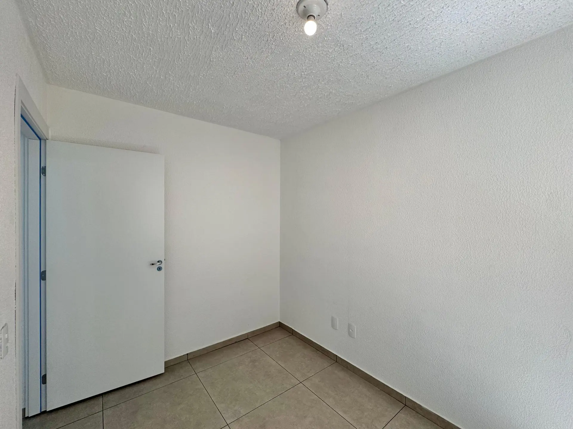 Unfurnished apartment with closed kitchen and 2 bedrooms — photo 21