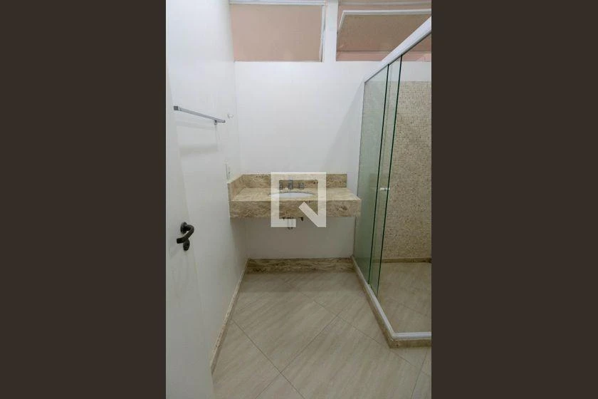 Rental apartment with 4 bedrooms and 4 bathrooms — photo 47