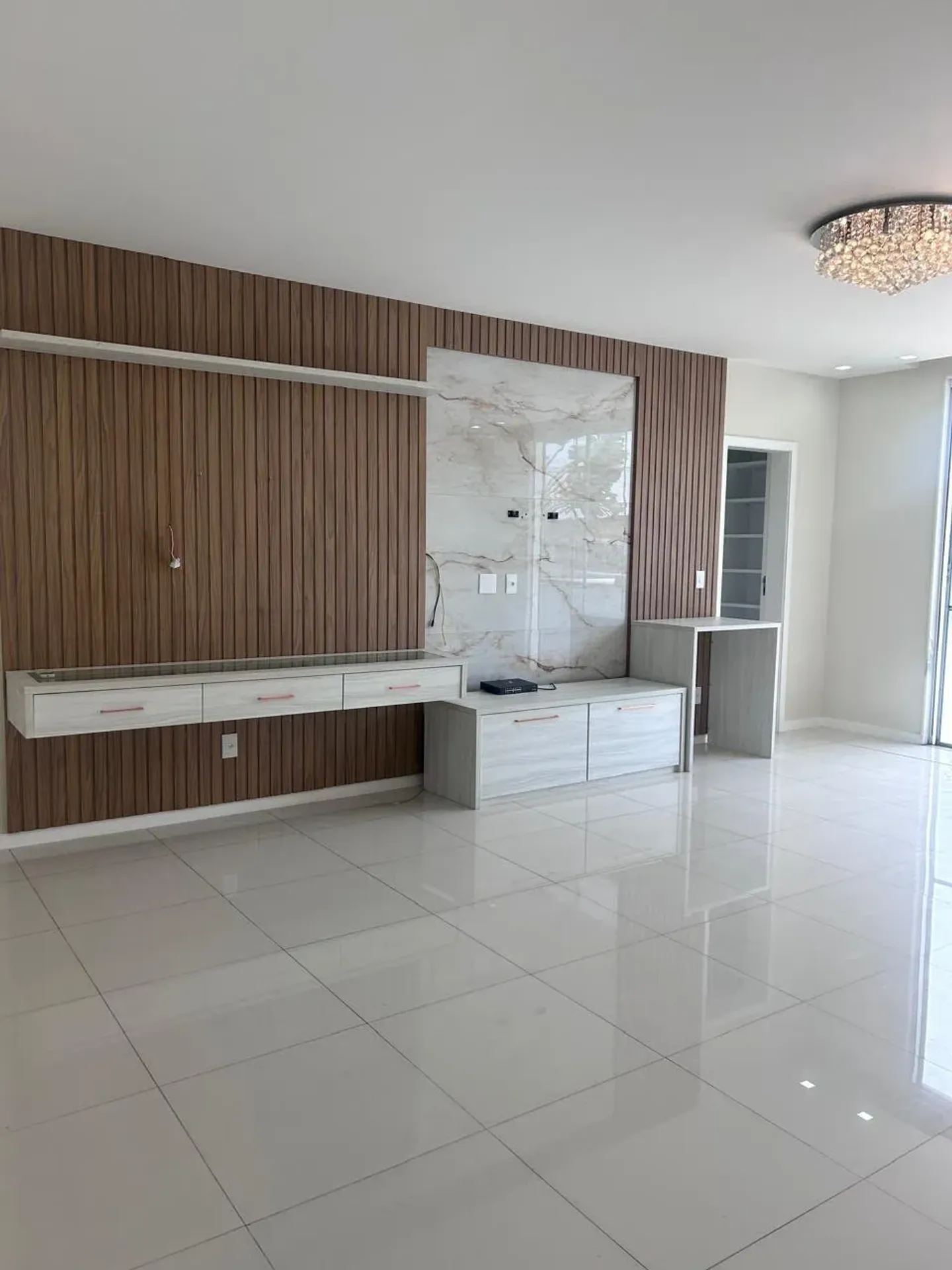 5-bedroom house with a walk-in closet in Rio de Janeiro — photo 31