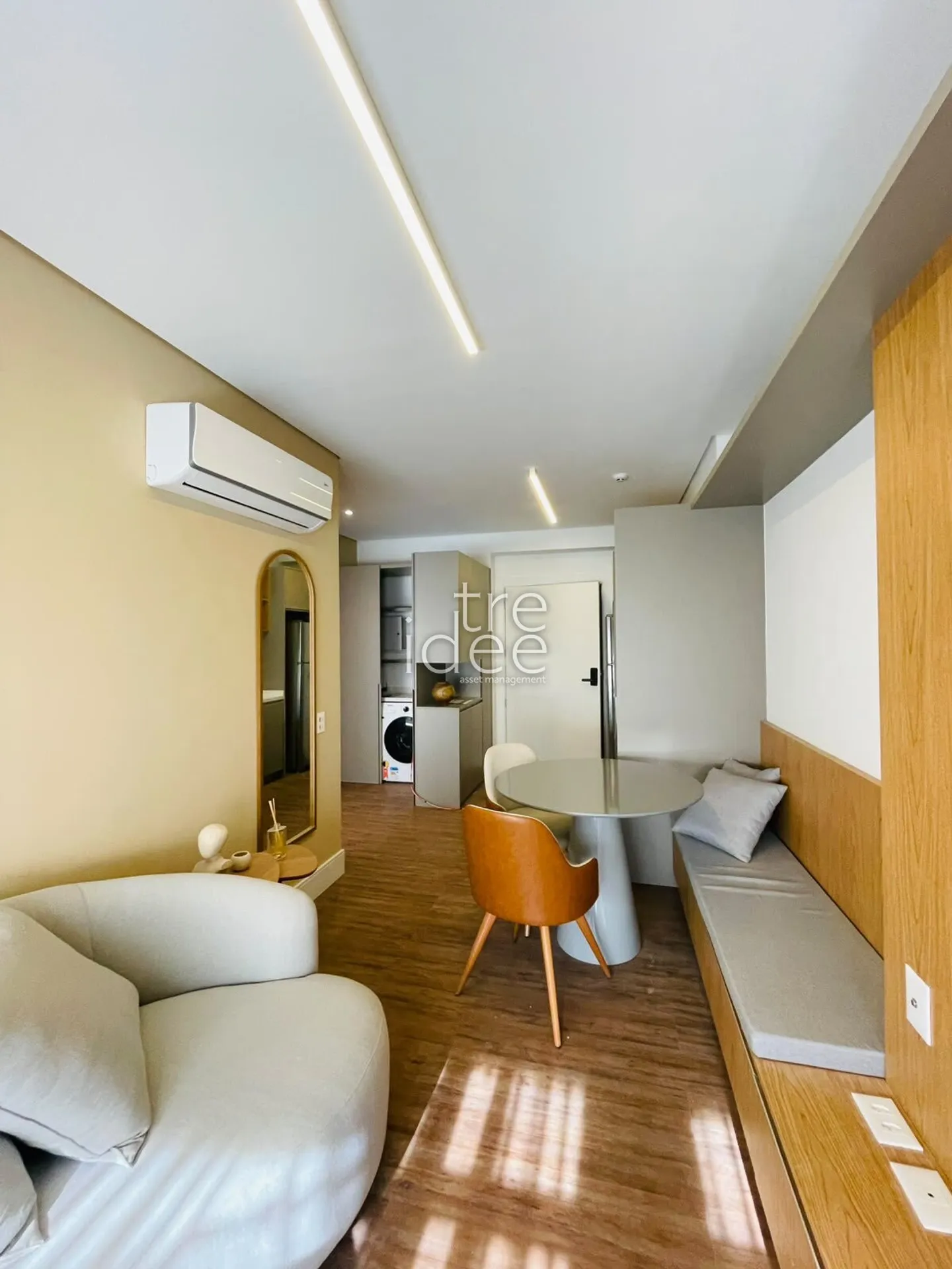 Furnished 1-bedroom apartment with an open-plan kitchen — photo 10