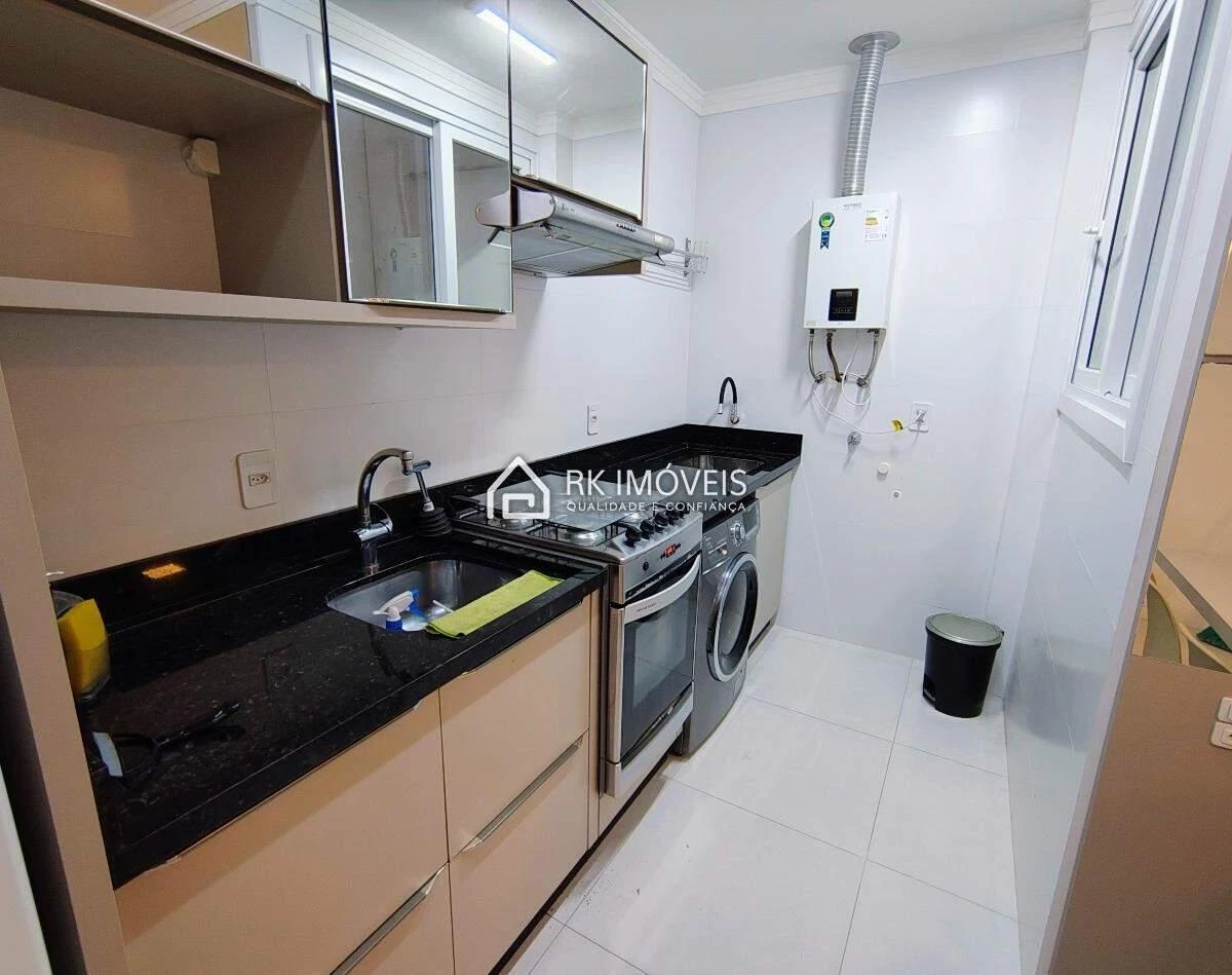 One-bedroom apartment in a building with a pool — photo 6