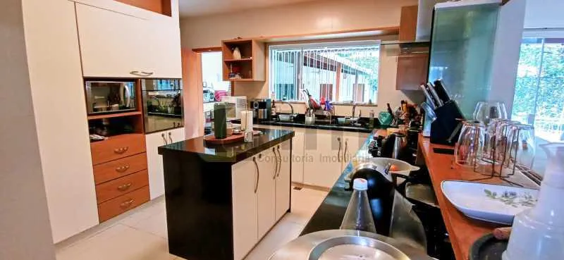 Casa térrea de 350 m² com 6 quartos e 5 suítes — photo 3