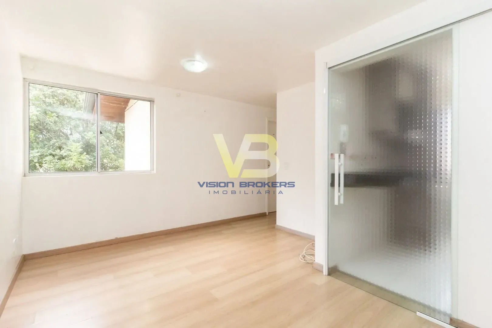 2-bedroom apartment with wood or laminate floors in Curitiba — photo 5