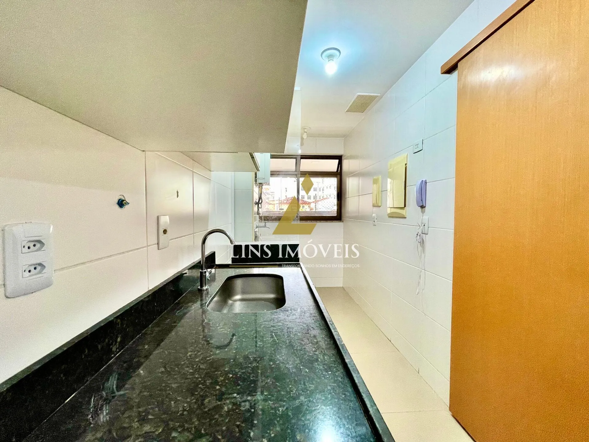 Glass-enclosed balcony in a 2-bedroom apartment, 60 m² — photo 5
