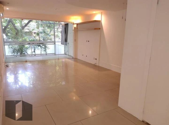 Triplex house with 273 m², 4 bedrooms and enclosed balcony — photo 2