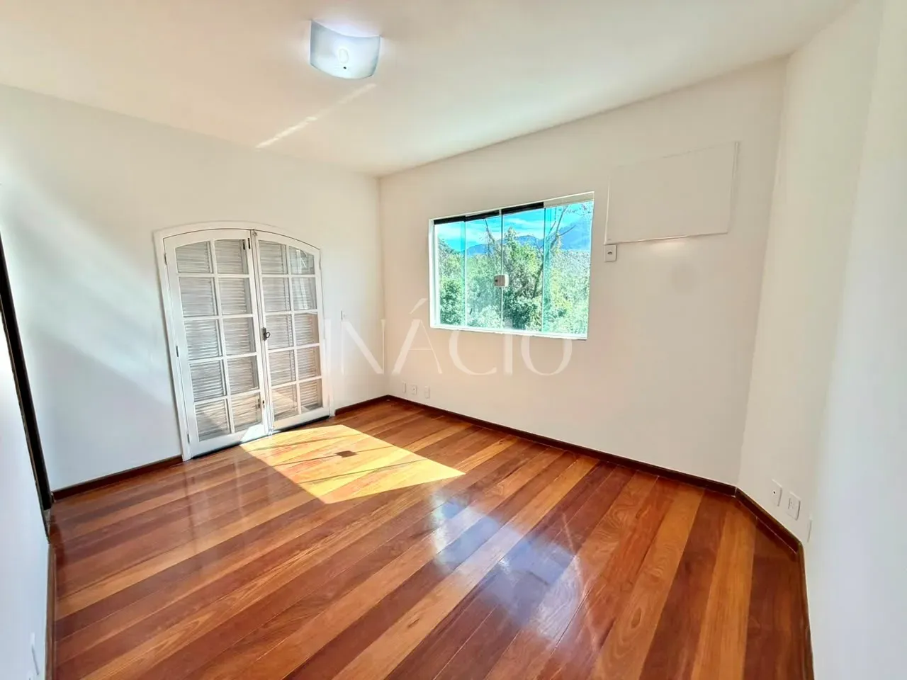 Casa duplex no térreo com 6 quartos e 3 suítes — photo 15
