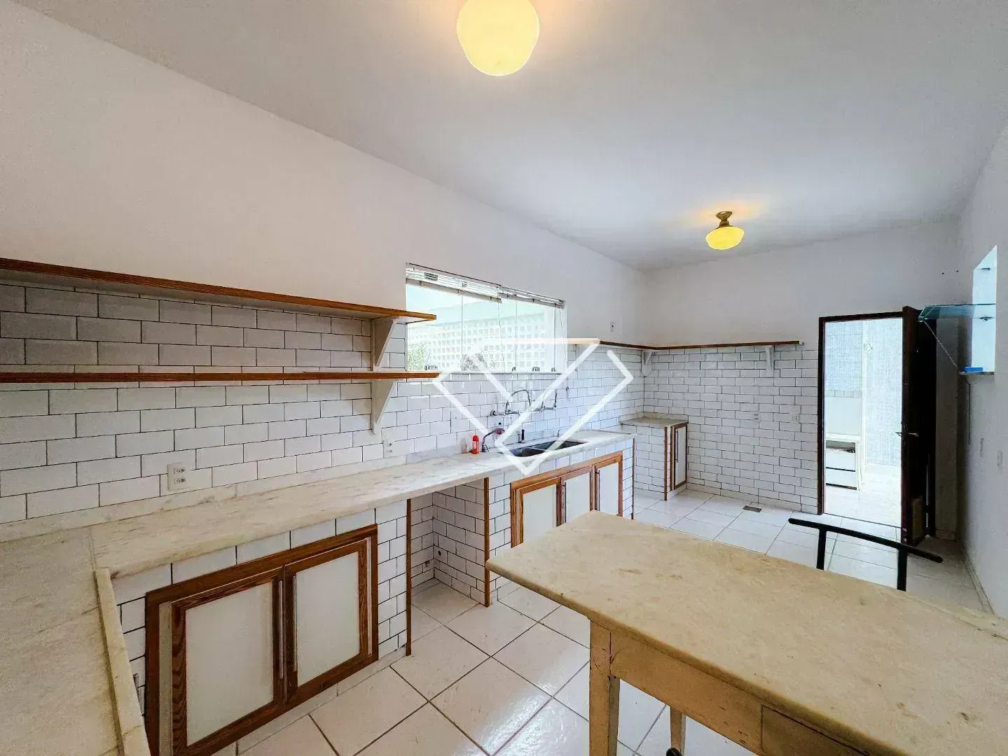 House with 3 bedrooms and 4 bathrooms on 600 m² — photo 52
