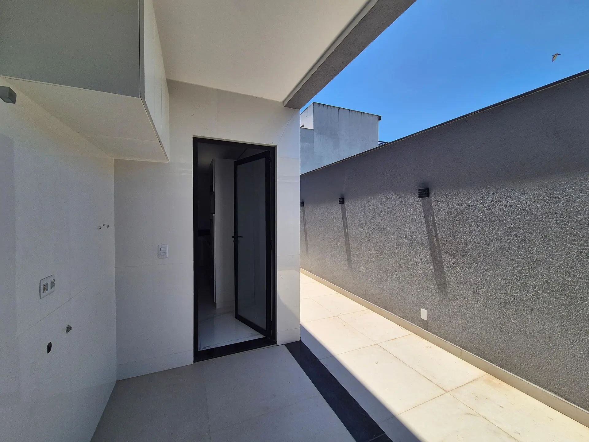 Ventanales de piso a techo y 5 dormitorios: casa de 403 m² — photo 49