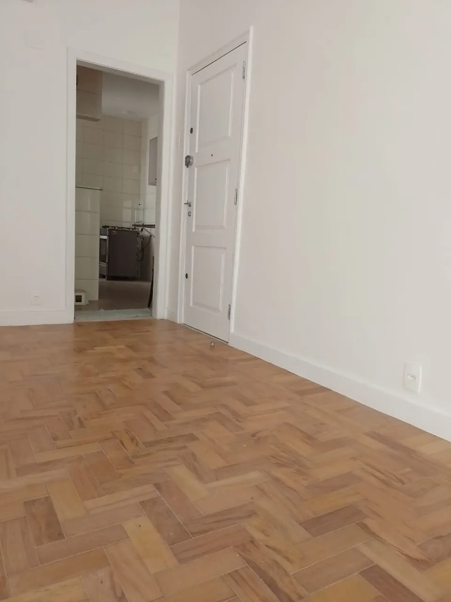 Furnished apartment, 77 m², with a bathtub — photo 31