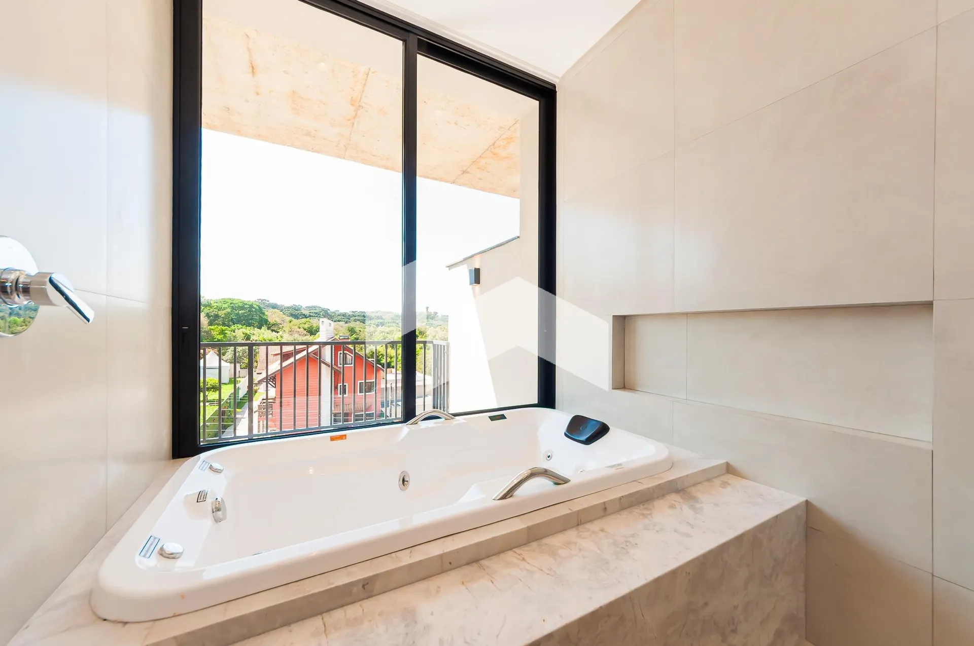 3-bedroom house with a bathtub — photo 23