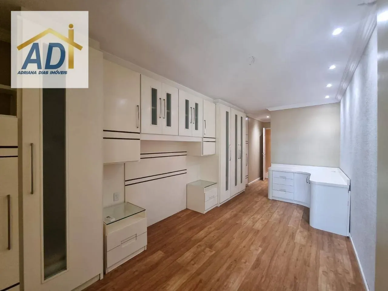 3-bedroom apartment with a washing machine — photo 24