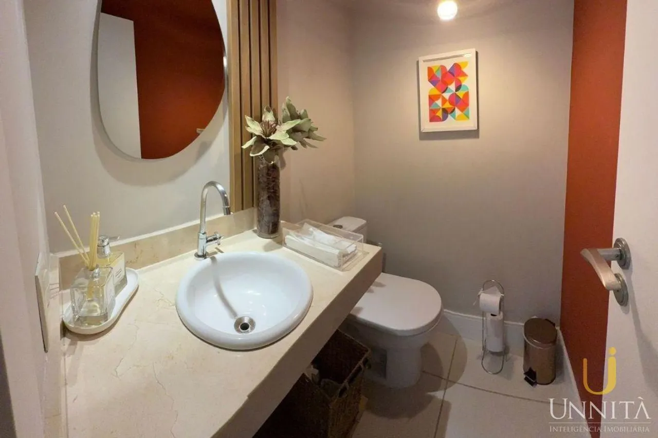Apartamento residencial con balcón acristalado y vistas — photo 5