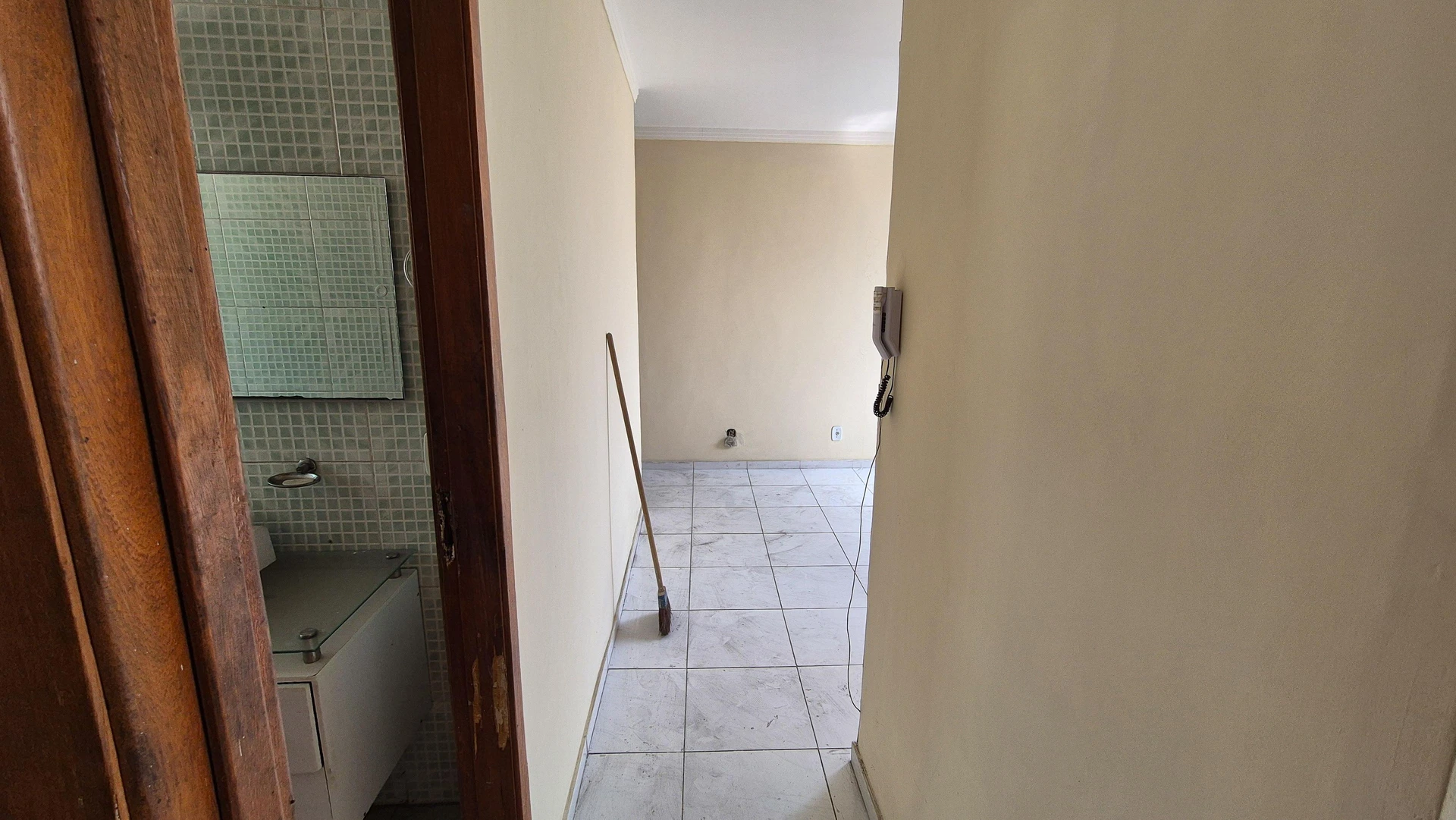 Home office in a 2-bedroom apartment, 43 m² — photo 28