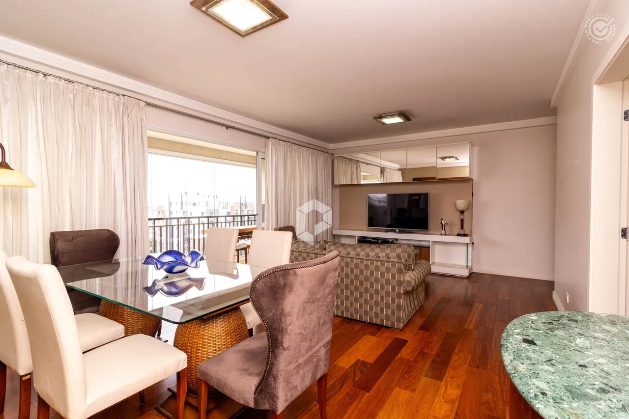 3-bedroom apartment with a glazed enclosed balcony — photo 7