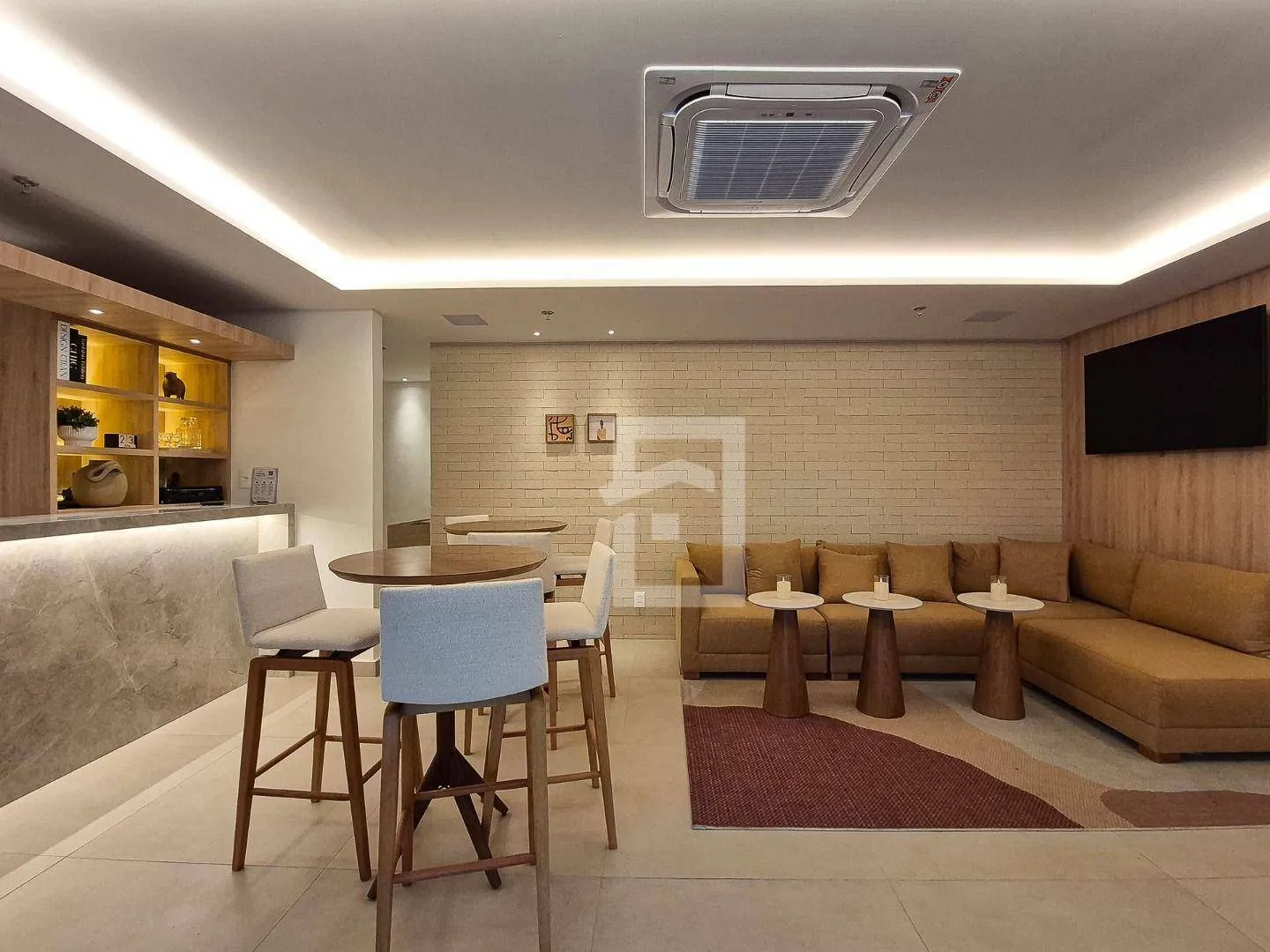 Furnished 235 m² apartment with 4 bedrooms — photo 32