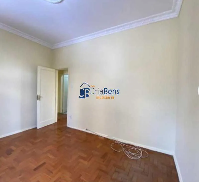 Wood or laminate floors in a 2-bedroom apartment, 60 m² — photo 11