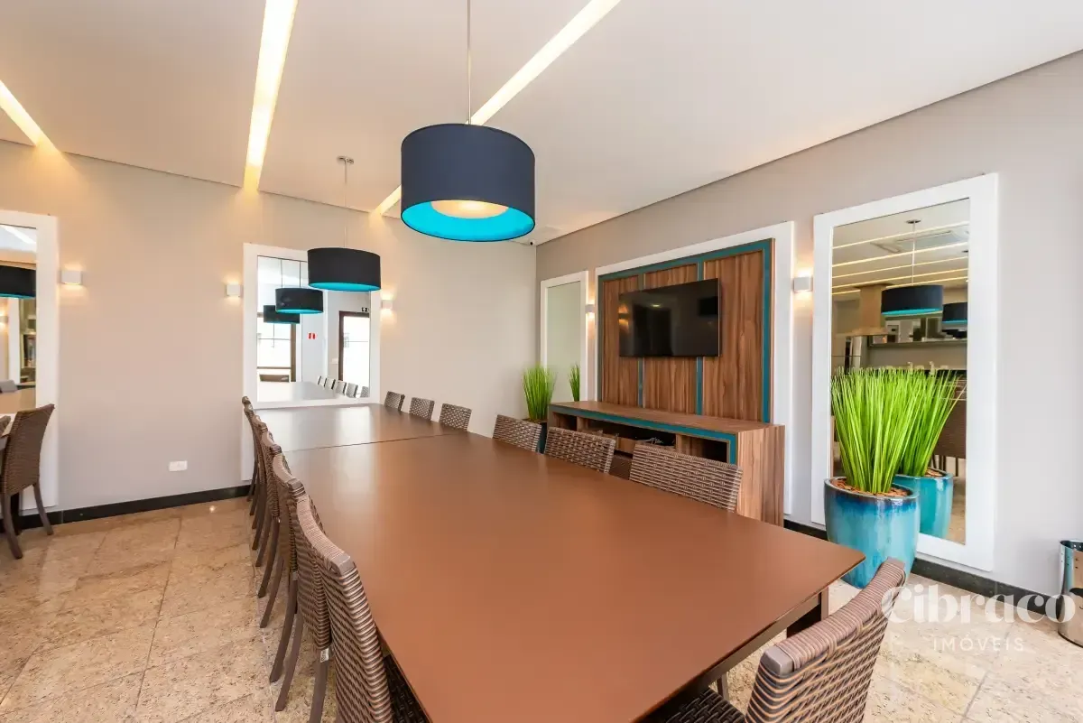 250 m² apartment with 3 bedrooms and a balcony — photo 40