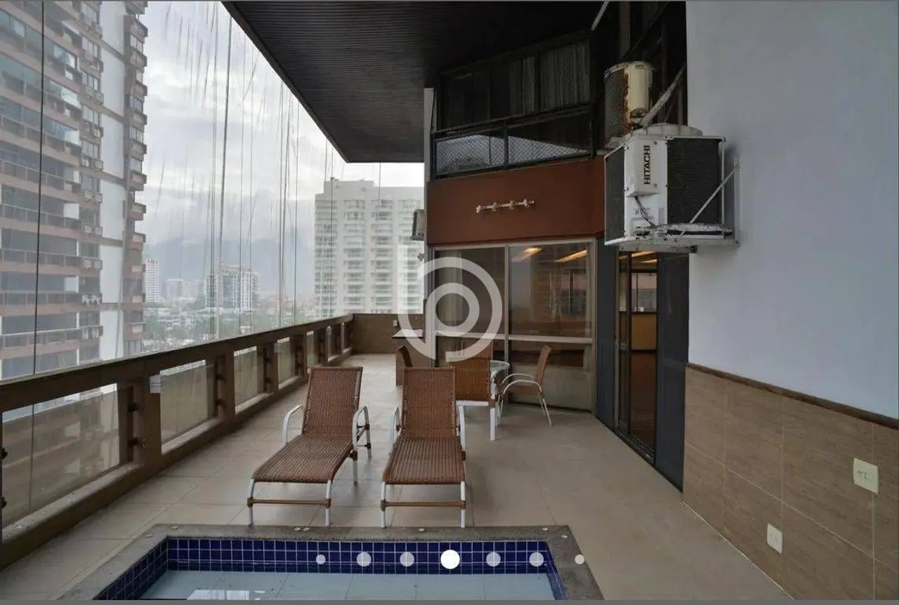 4-bedroom apartment with a closed kitchen and gas stove — photo 16