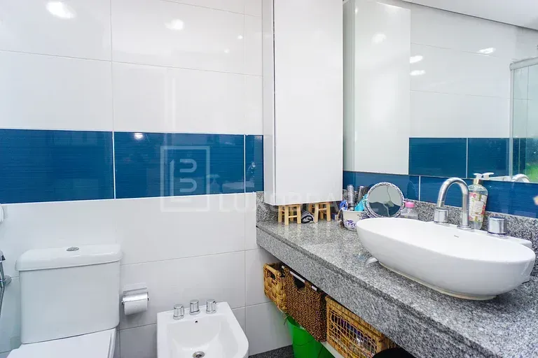 Furnished 4-bedroom apartment with 245 m² — photo 23