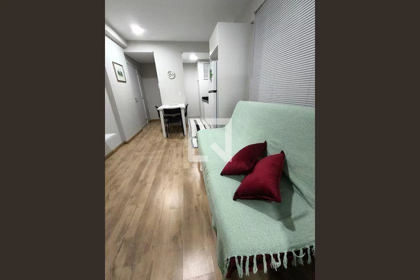 34 m² apartment with 1-bedroom suite and compact kitchenette — photo 3