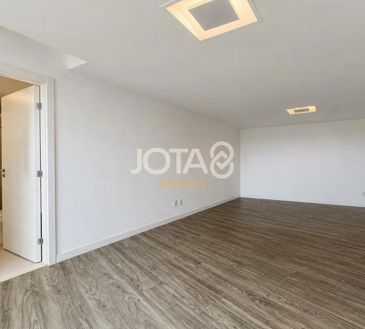 Bañera y 4 dormitorios: departamento de 323 m² — photo 28