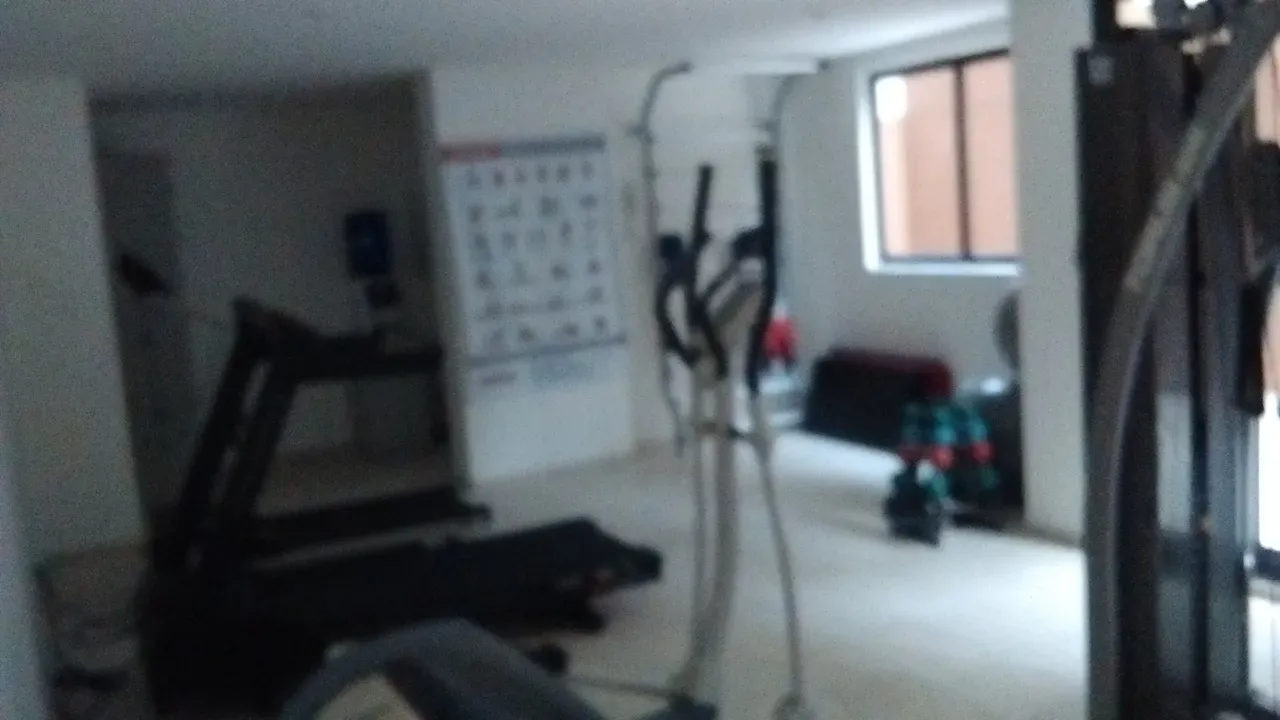 One-bedroom apartment in a building with a gym — photo 32