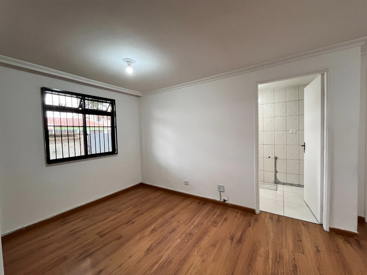 3-bedroom apartment with wood or laminate floors in Curitiba — photo 21