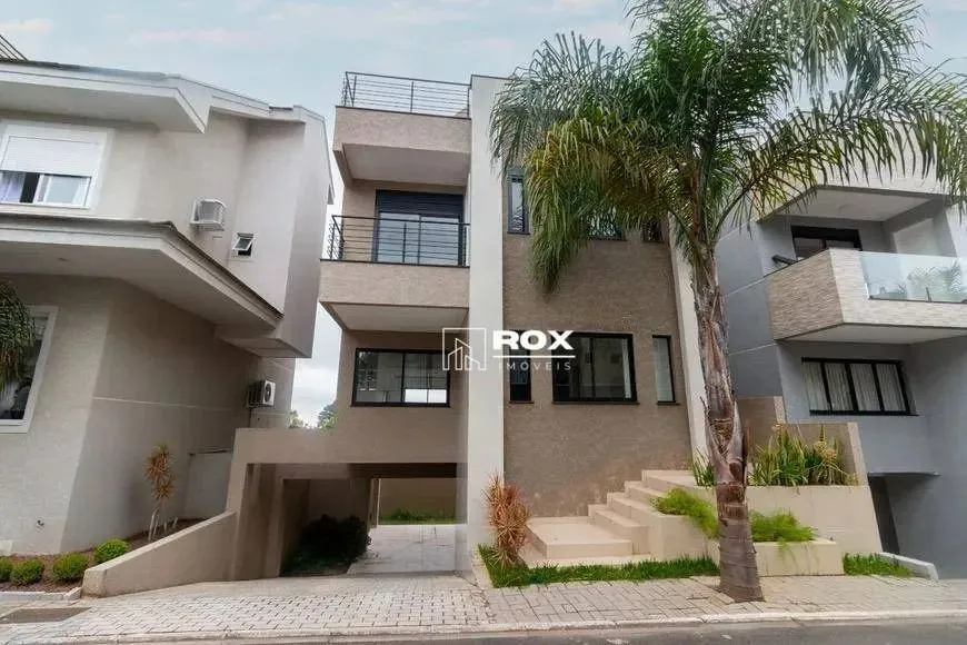 House with 4 en-suite bedrooms, 6 baths and 145 m²