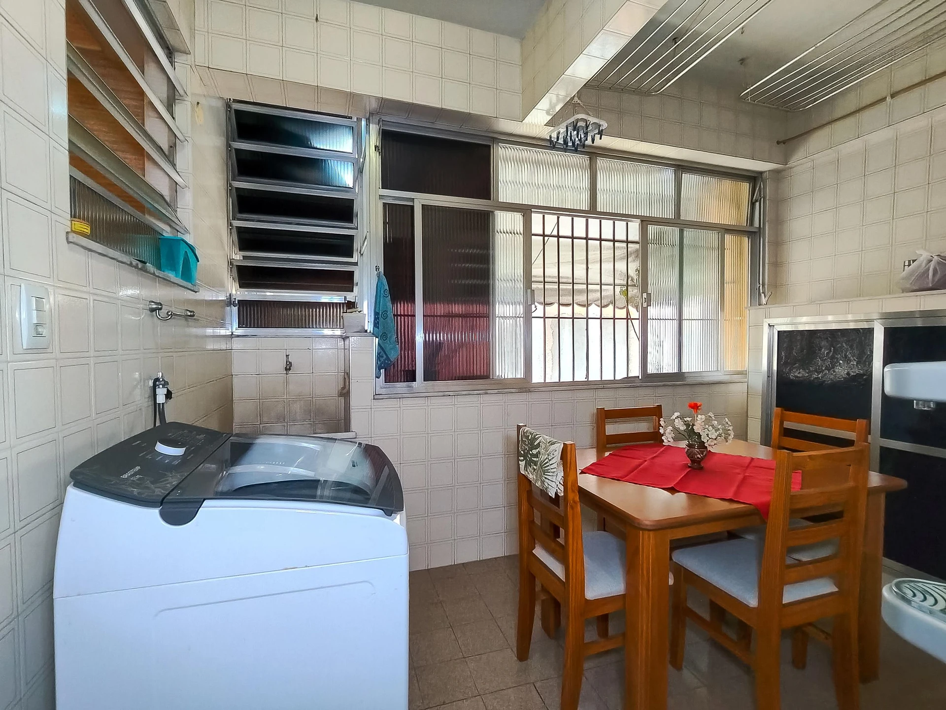 Furnished 3-bedroom apartment with 2 bathrooms — photo 60
