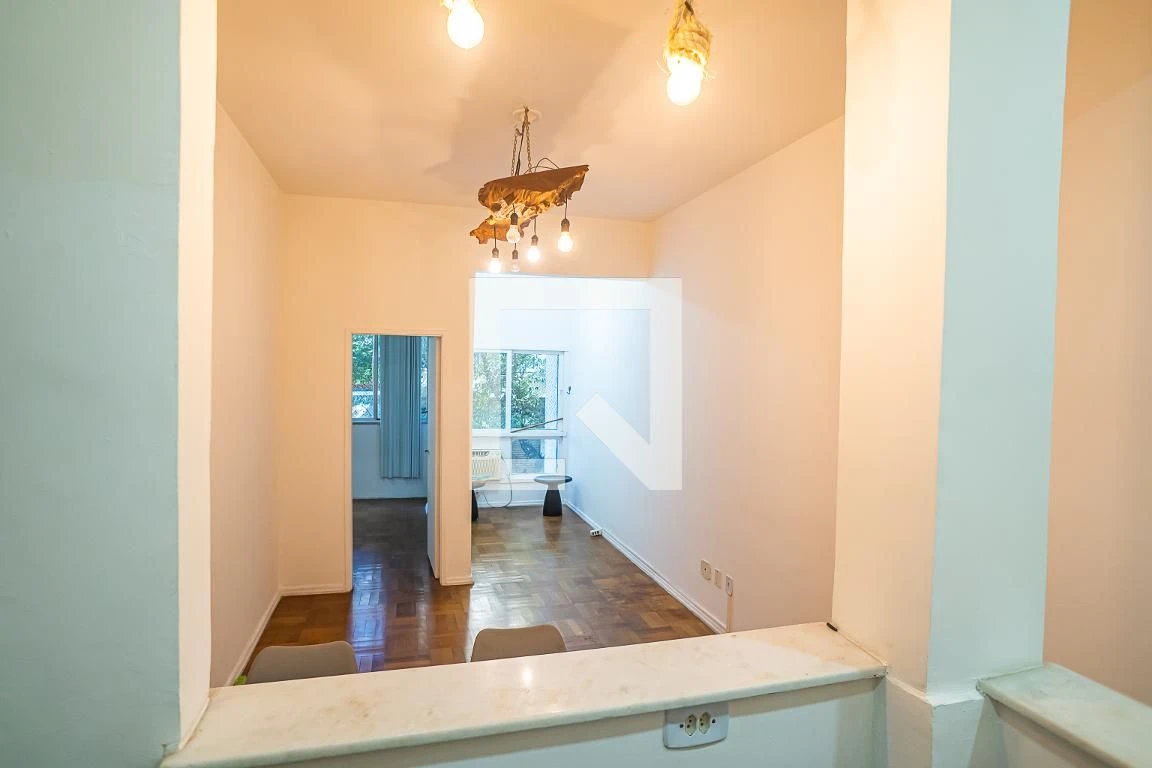 One-bedroom apartment with wood or laminate floors — photo 14