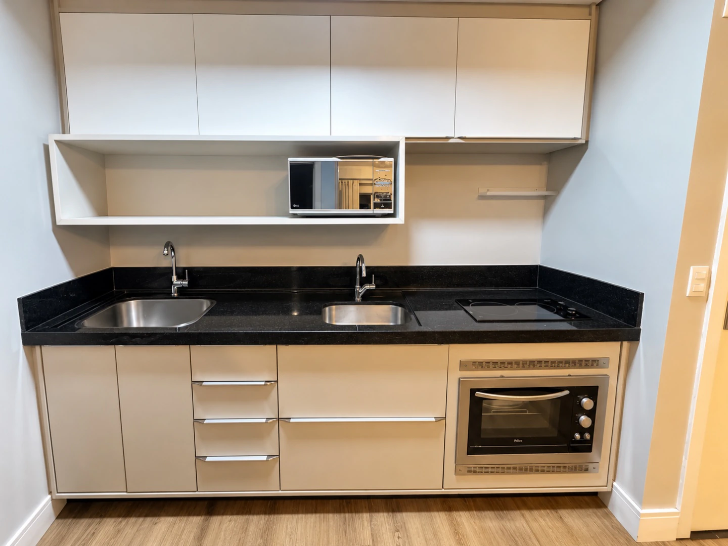 Furnished apartment, 43 m², with a glass-enclosed balcony