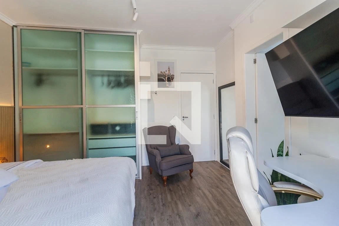 Furnished studio in a building with a pool — photo 31