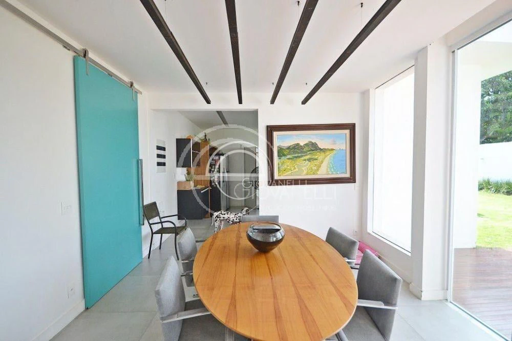 4-bedroom house with 4 en-suite bathrooms and balcony grill — photo 2