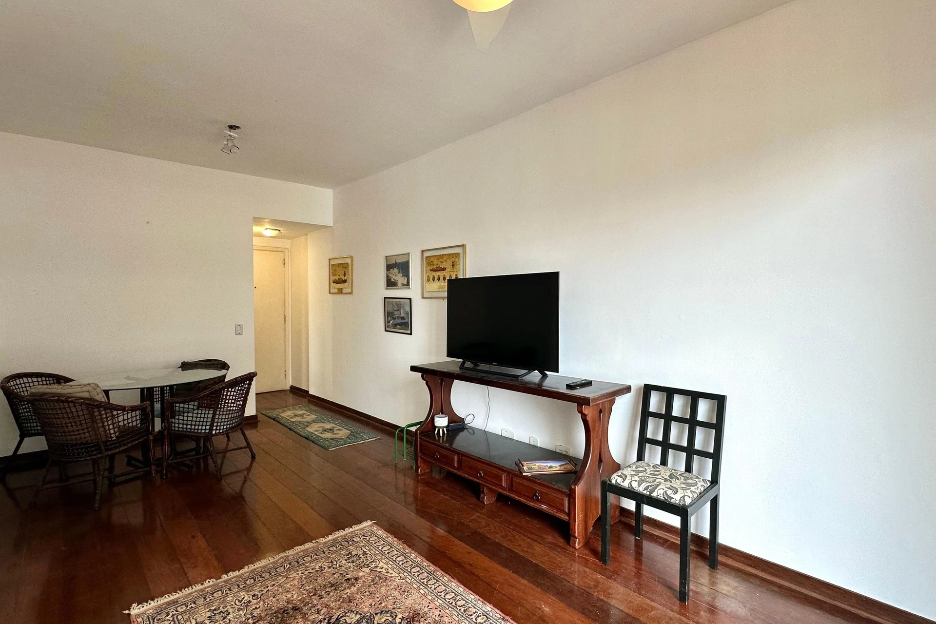 One-bedroom apartment with a mountain view in Rio de Janeiro — photo 14