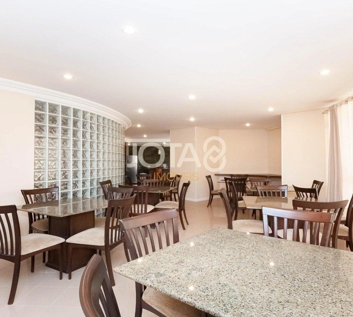Apartment with 3 bedrooms, 1 en-suite and balcony — photo 6