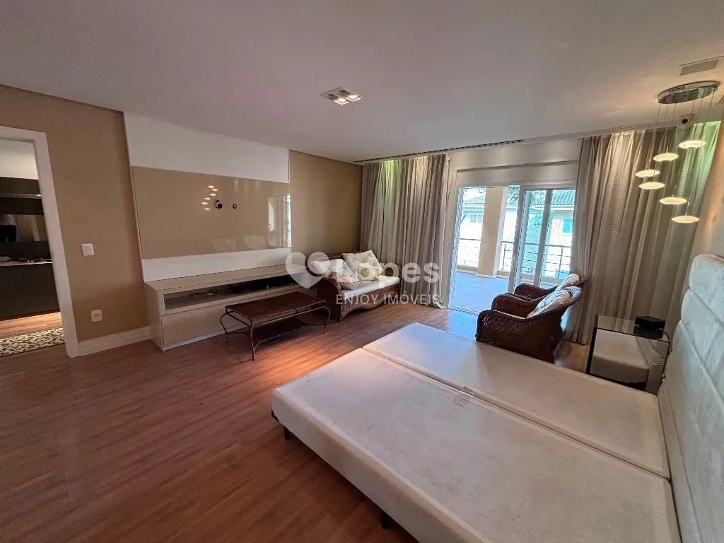 Unfurnished house with 7 bedrooms and 10 bathrooms — photo 4