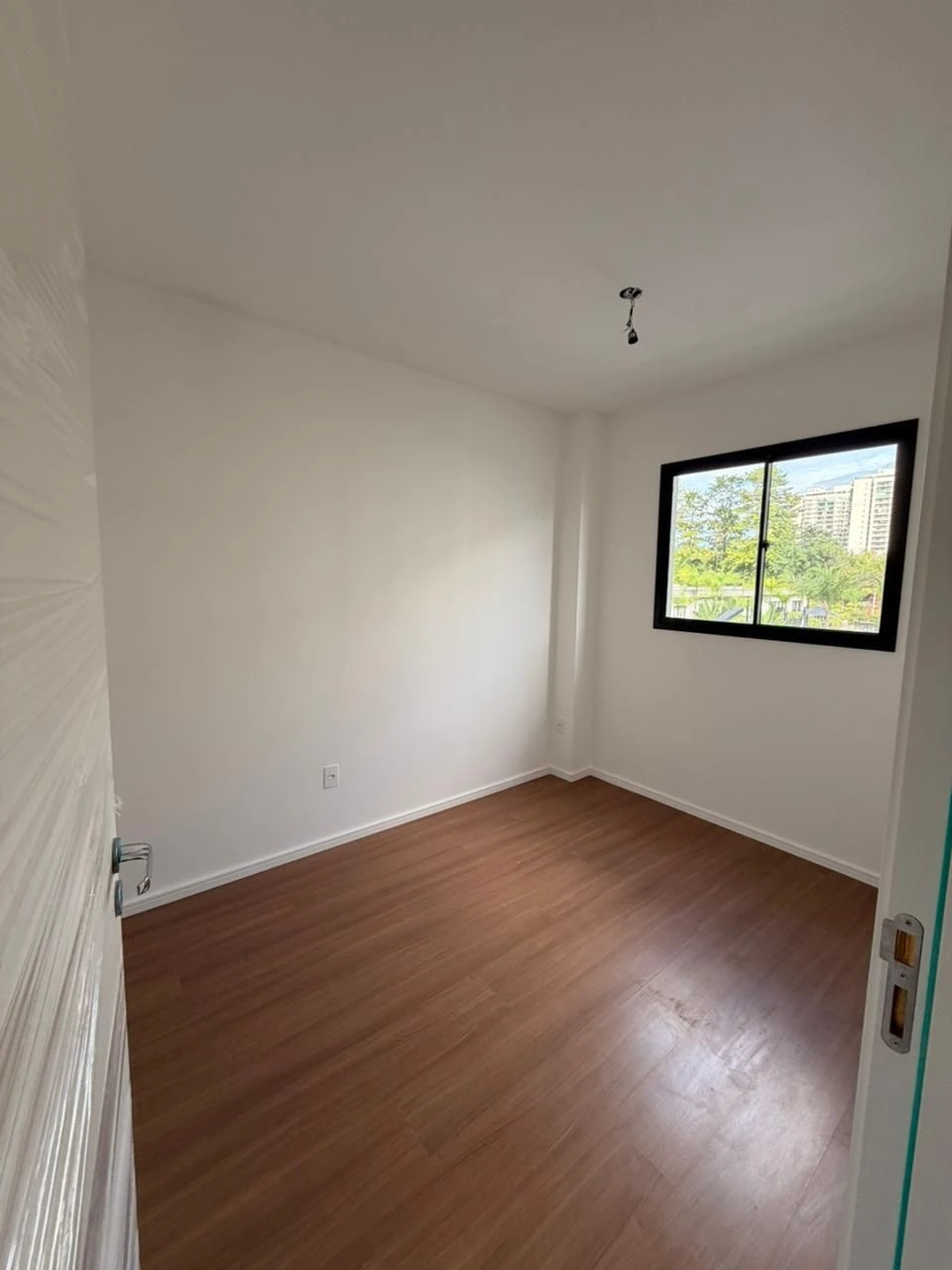 Unfurnished 2-bedroom apartment with 1 bath and pets — photo 5
