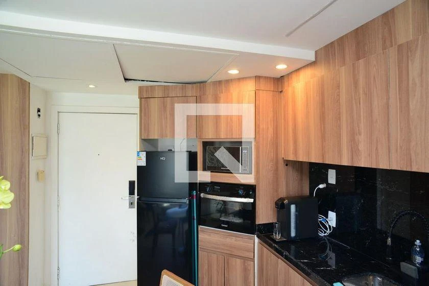Furnished 1-bedroom apartment with glass-enclosed balcony — photo 36