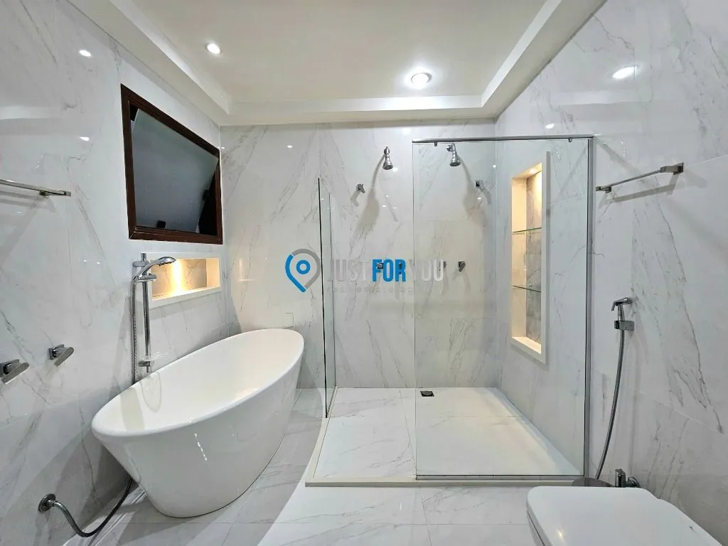 Furnished 4-bedroom house with 5 bathrooms and 350 m² — photo 24