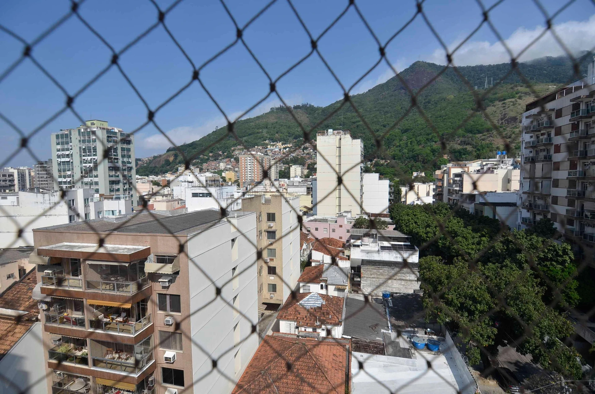 190 m² apartment with a mountain view and a home office — photo 38