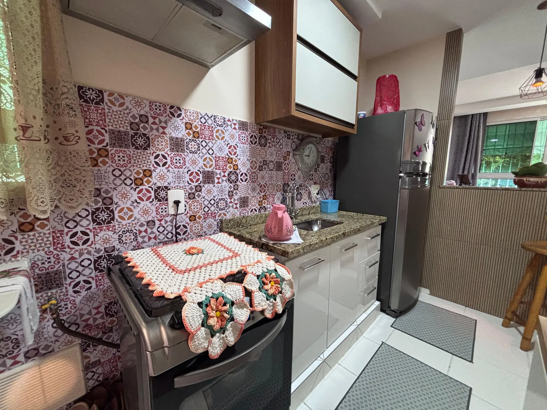 Furnished 2-bedroom apartment with open-plan gas kitchen — photo 6