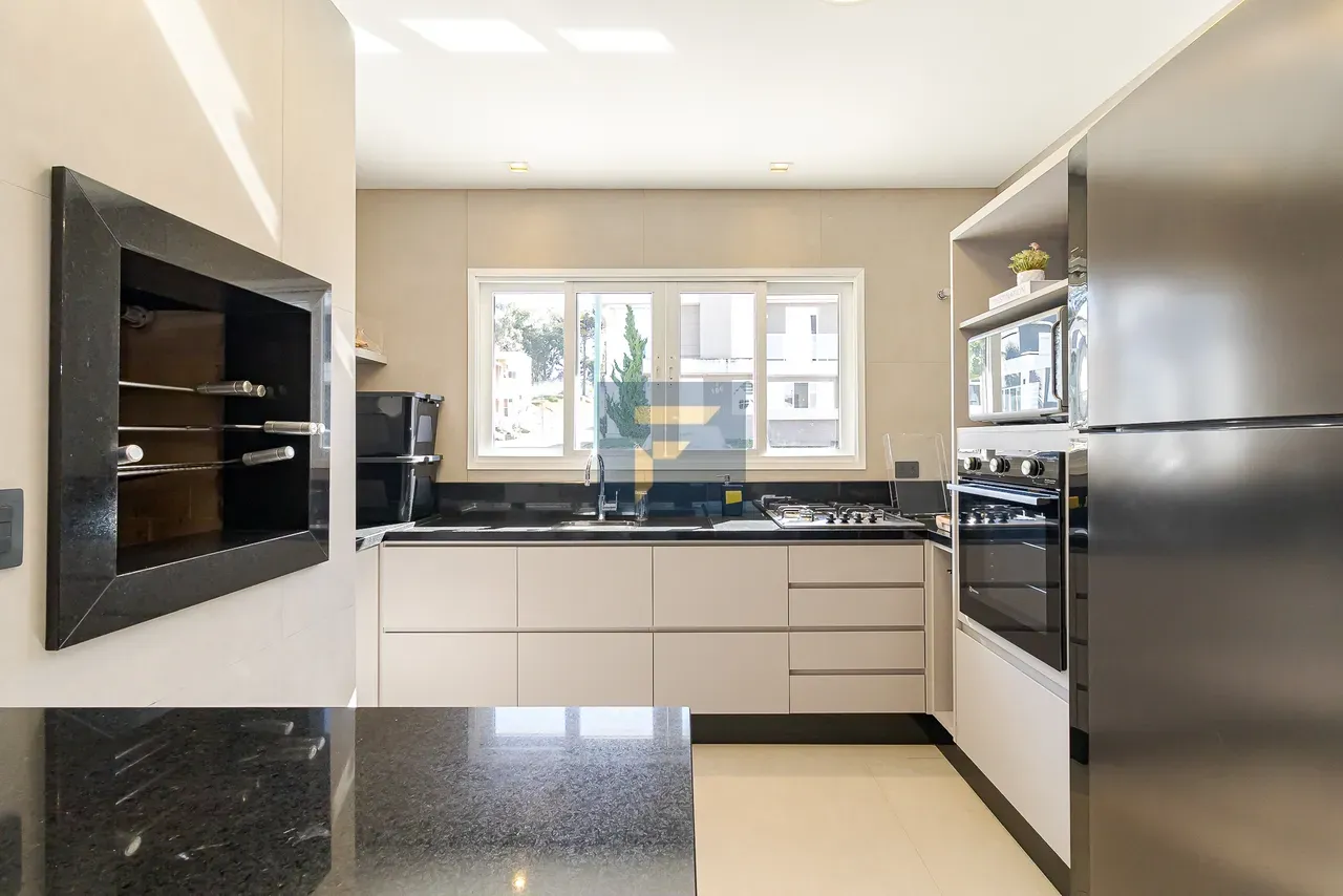 Furnished 140 m² house with 4 bedrooms and open-plan kitchen — photo 63