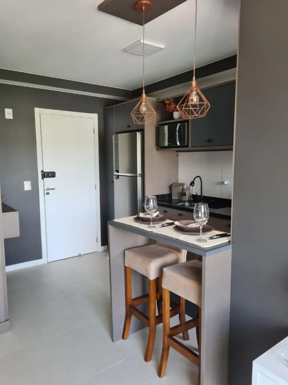 Apartamento mobiliado com 1 quarto e garagem