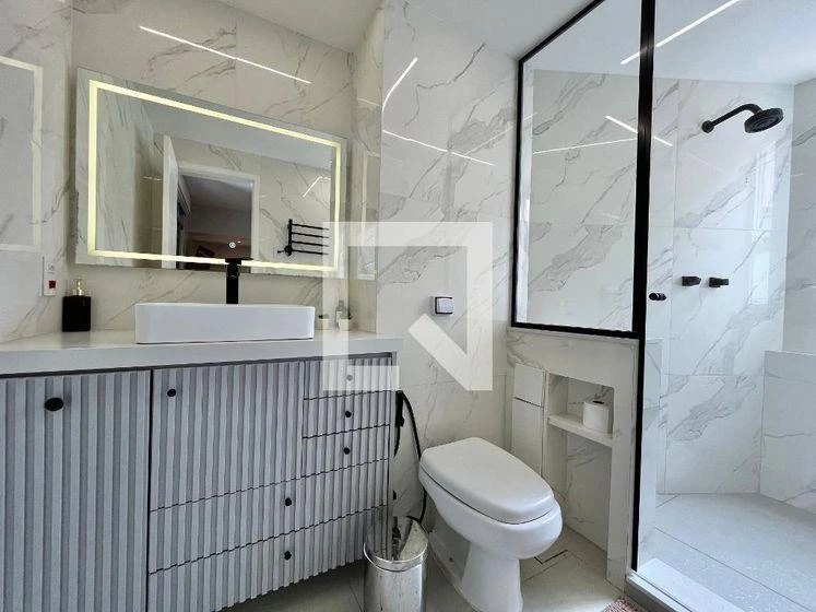 Furnished apartment, 130 m², with floor-to-ceiling windows