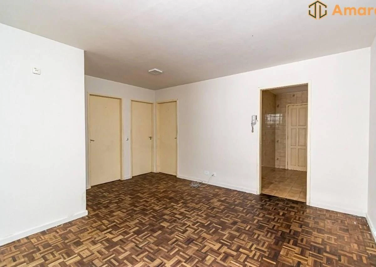 Wood or laminate floors in a 3-bedroom house, 75 m²