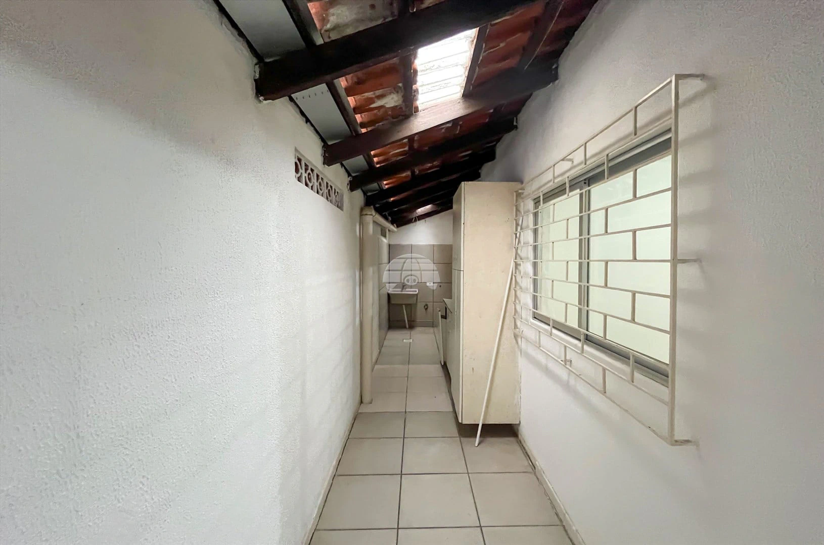 Wood or laminate floors in a 3-bedroom house, 100 m² — photo 5
