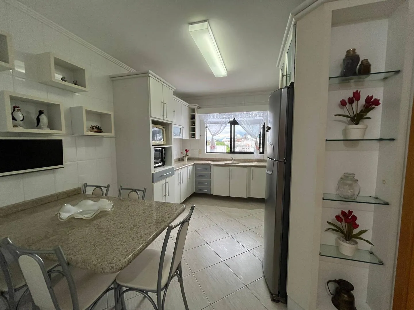 Water view in a 4-bedroom apartment, 138 m² — photo 37